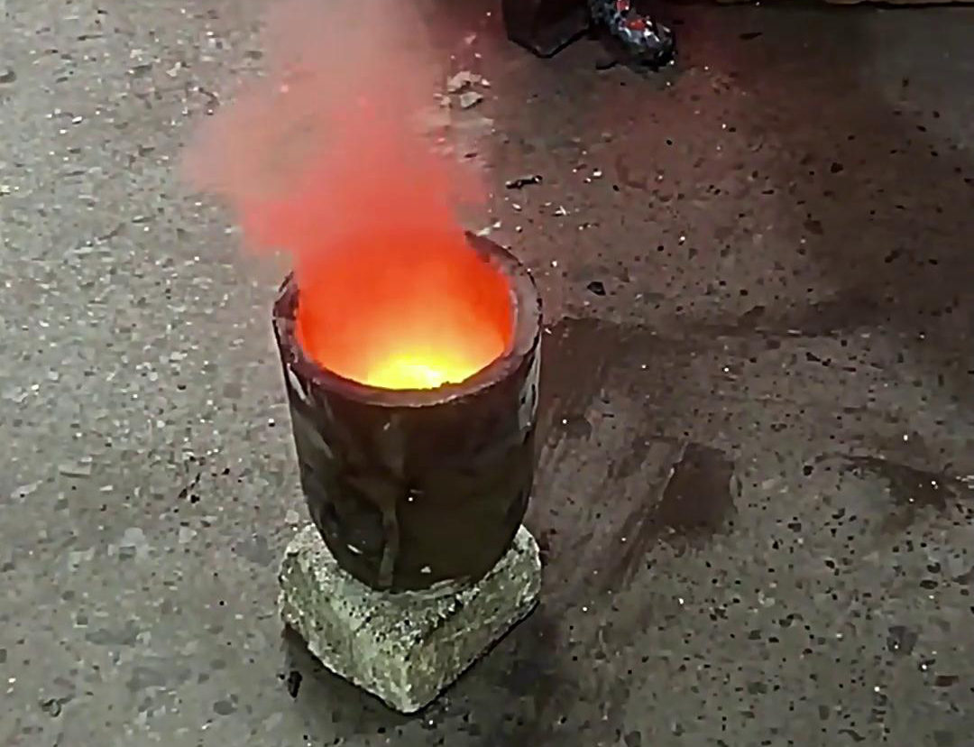 海拓中高頻感應(yīng)加熱熔煉爐，小型金屬加工工廠的得力伙伴
