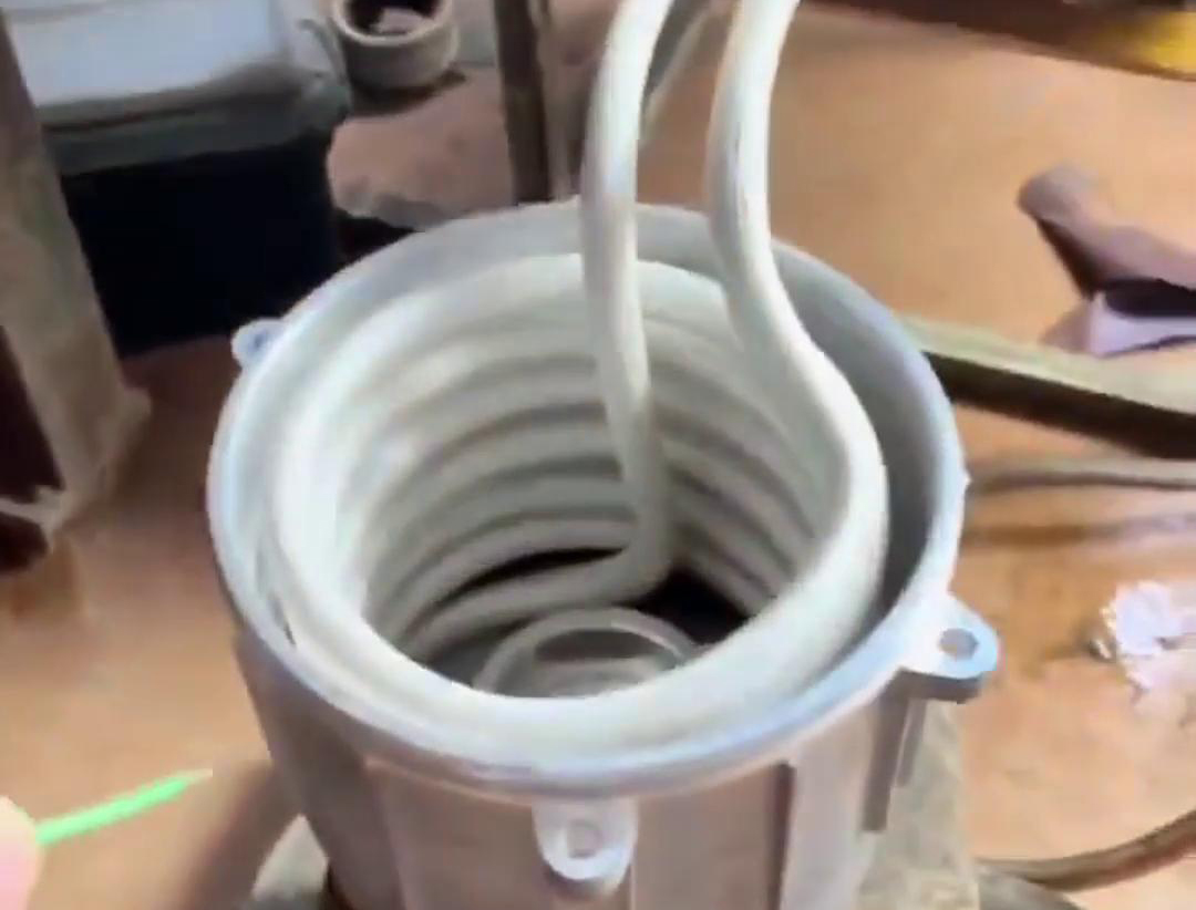 使用高頻機(jī)進(jìn)行電機(jī)熱套的優(yōu)點(diǎn)在于加熱速度快、溫度控制準(zhǔn)確、對材料影響小等