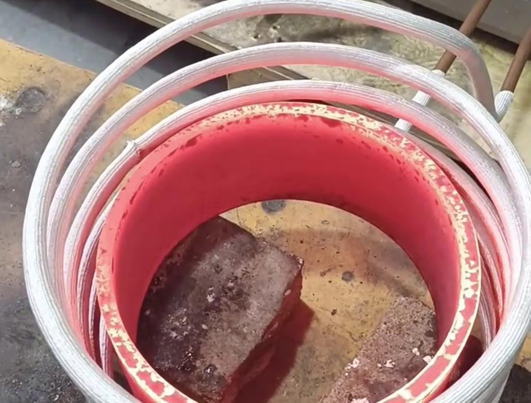 創(chuàng)新科技，加熱不再漫長等待，250mm 鋼管超音頻加熱瞬間搞定，高效節(jié)能，讓加熱變得更簡單