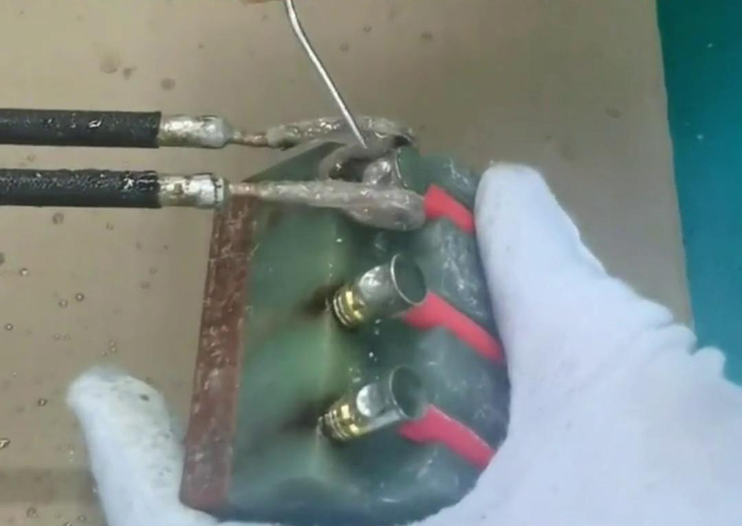 采用超高頻釬焊電線與銅端子的釬焊，這樣有效保障了其品質(zhì)，杜絕了虛焊假焊等因素