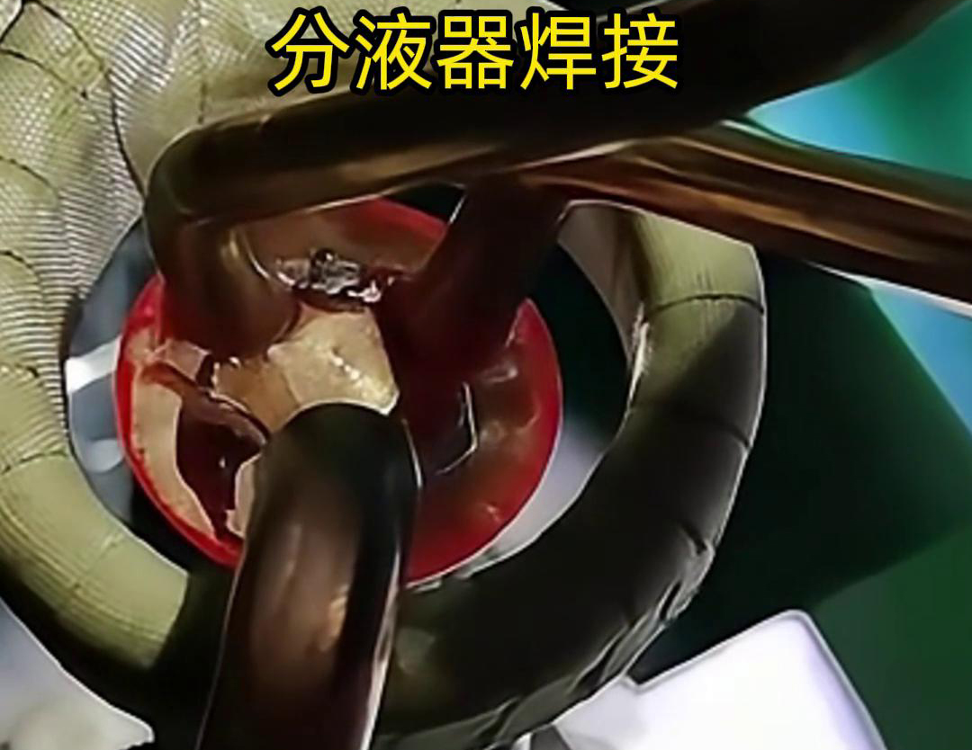 分液器銅管的高頻焊接是一種利用高頻電流在工件中產(chǎn)生熱效應(yīng)，使接觸部位熔化，形成永久連接的工藝
